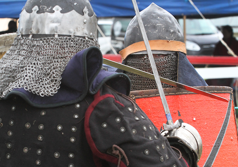Medieval Market : Swords and Armour : Medieval Fighting : Levin : New Zealand : Richard Moore : Journalist : Photographer :